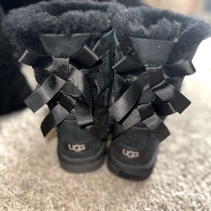 Girls size 1 Ugg Bailey bow boots!!